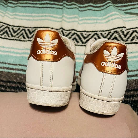 Adidas Women’s Superstar Sneakers- Cloud White & Metallic Copper Size 8.5 - Picture 5 of 7